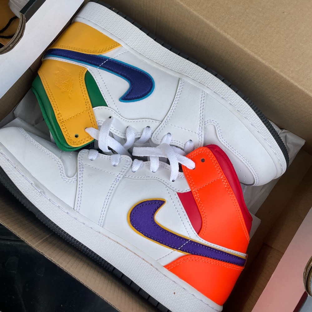 Jordan 1s (MIDS)